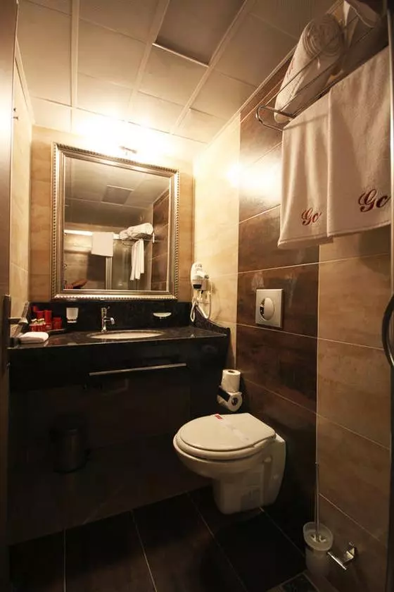 grand corner izmir hotel washroom (Copy).jpg